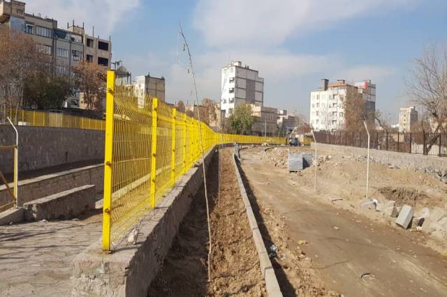 کانال ها، رودخانه ها و استخرها